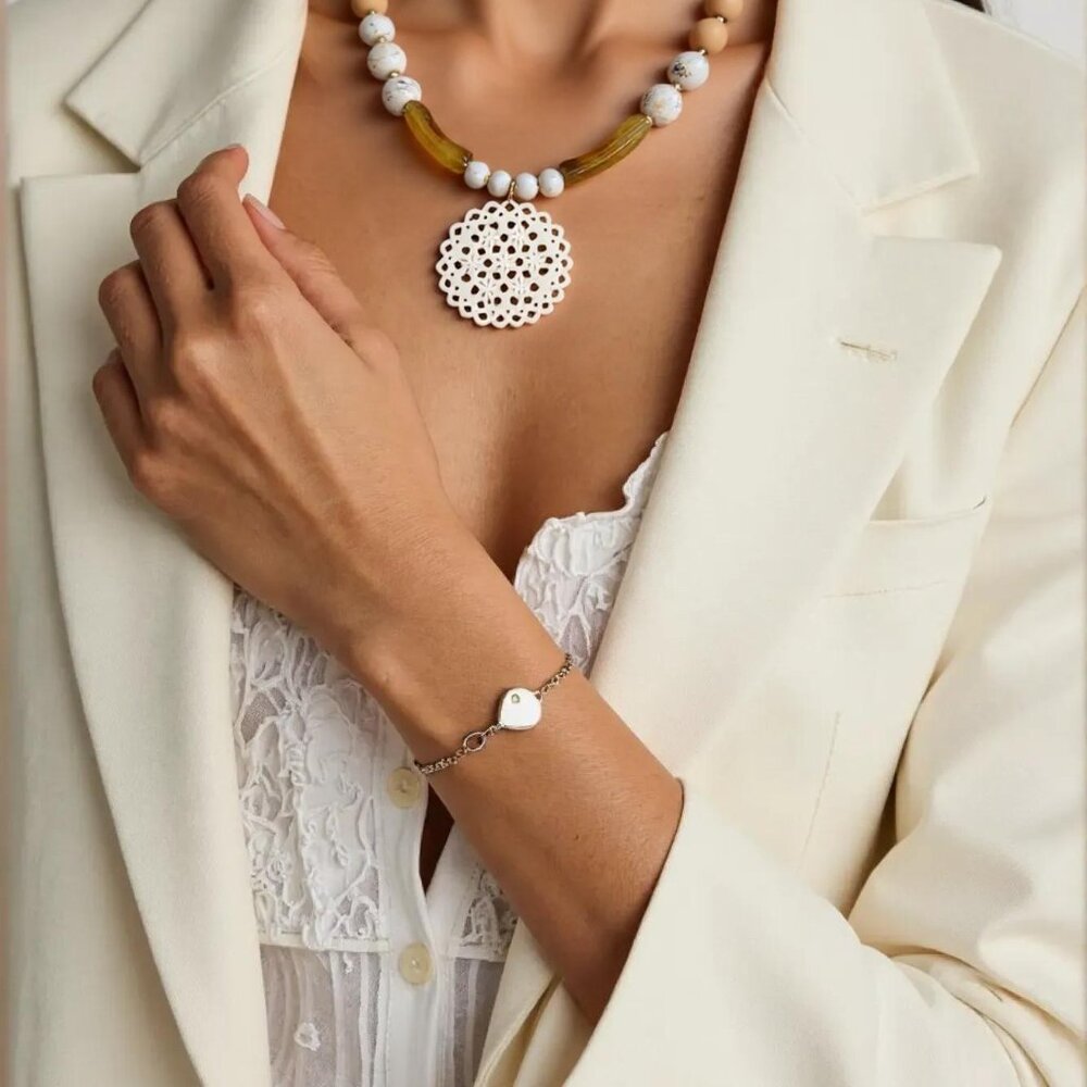 Purity in the Sand. White and Beige Beaded Casual Elegance Choker